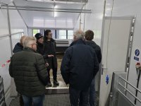 Eerste milieu- en diervriendelijke Zweedse stal geopend op Stadsboerderij Weert