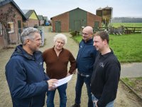 Zeugen en gelten gaan topfit de kraamstal in bij familie Essens