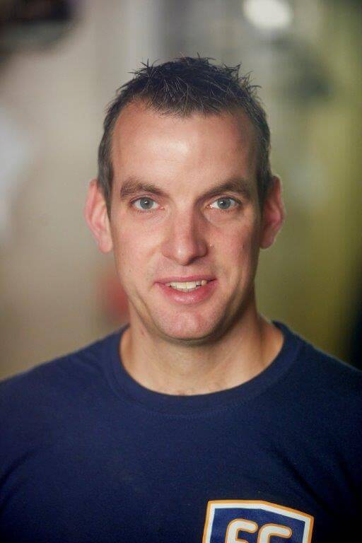 Marijn Willems houdt in Kessel 400 zeugen en 1.000 vleesvarkens. Alle dieren werden tot augustus 2018 gevoerd met droogvoer. Toen startte hij met het fermenteren en verstrekken van warme brij aan biggen. De zelfbereide melkzurenmix krikte de diergezondheid op.