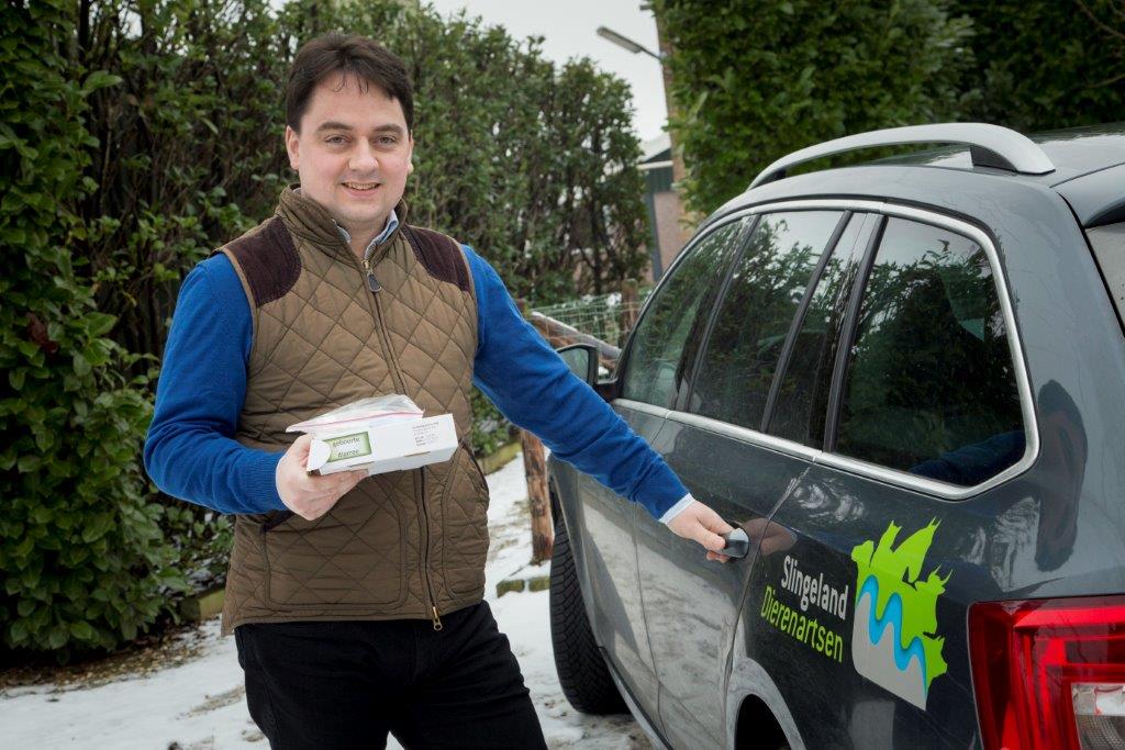 Tim van Sprang verlaat metgekoelde bloedmonsters het bedrijf.