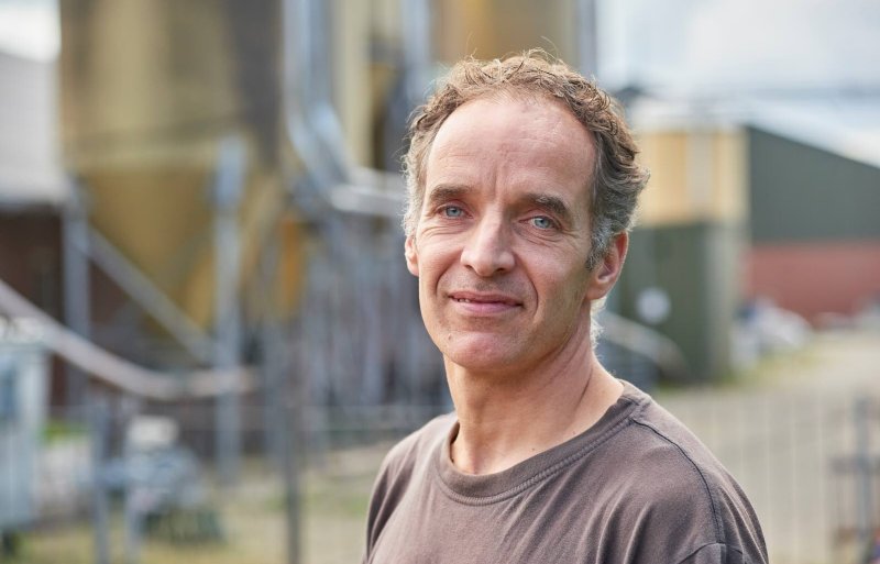 Frits Kuijpers heeft zijn bedrijf zo ingericht dat een hoge diergezondheid haalbaar is. Samen met de goede voeding zorgt dat voor prima resultaten.