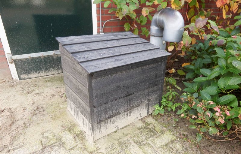 Een van de maatregelen om ziekte-insleep te voorkomen is de koelbox voor de ontvangst van sperma, buiten het bedrijf.