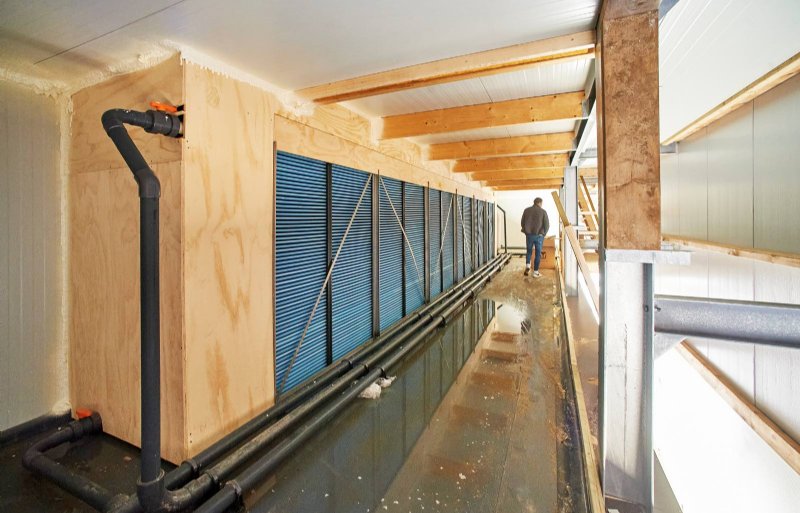 Verse lucht gaat via Hepa-filters en een warmtewisselaar.