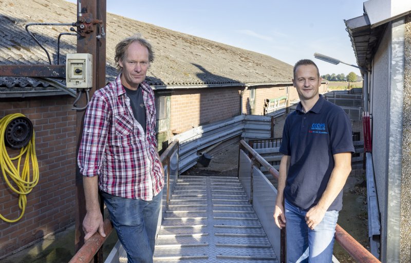 Vincent Holtmaat en Sander Scharenborg, nutritionist en specialist varkens bij Coops Mengvoeders.